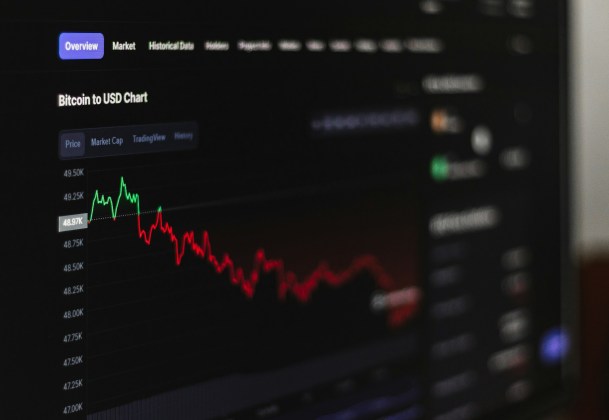 Crypto Warning: Arthur Hayes Foresees Short-Term Market Crash Linked To Interest Rate Cuts